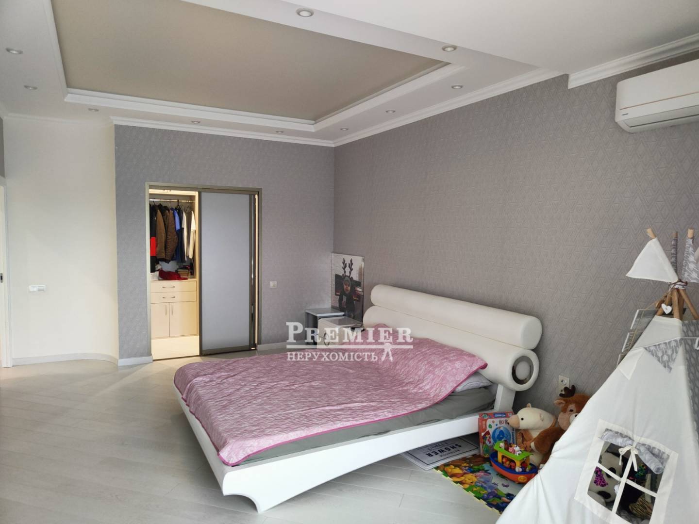 Продажа 2-комнатной квартиры 78 м², Академика Сахарова ул.