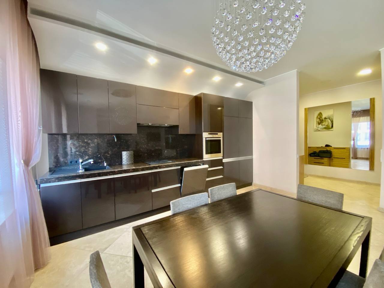 Продажа 4-комнатной квартиры 135 м², Кучеревского бул.