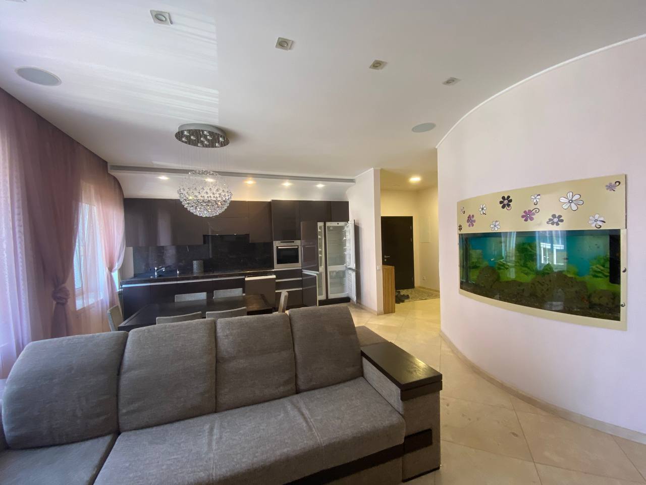 Продажа 4-комнатной квартиры 135 м², Кучеревского бул.