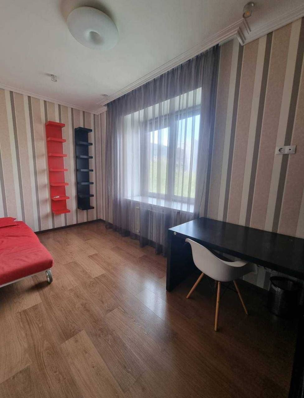 Продаж 4-кімнатної квартири 168 м², Кучеревського бул.