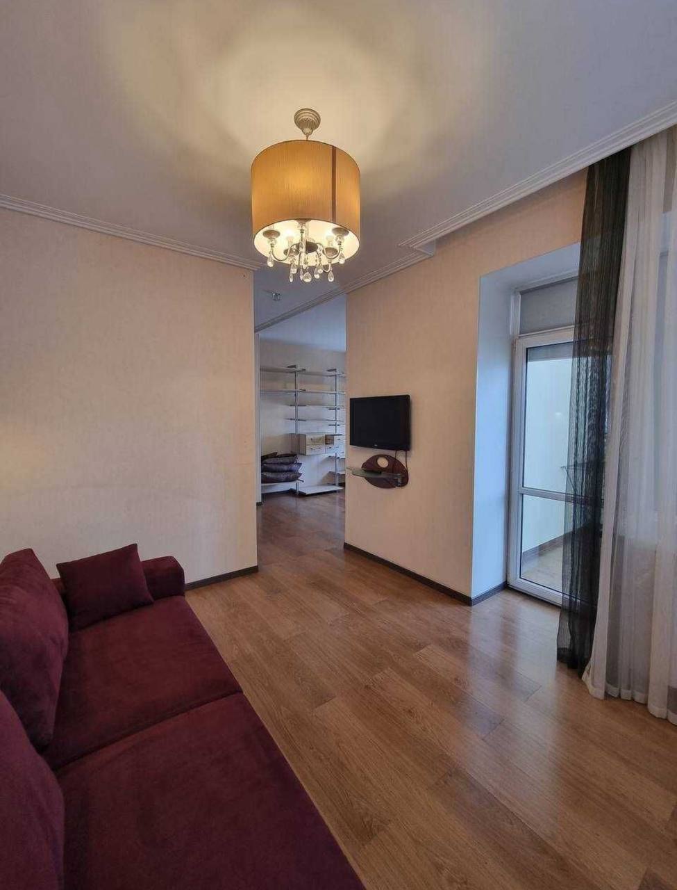 Продаж 4-кімнатної квартири 168 м², Кучеревського бул.