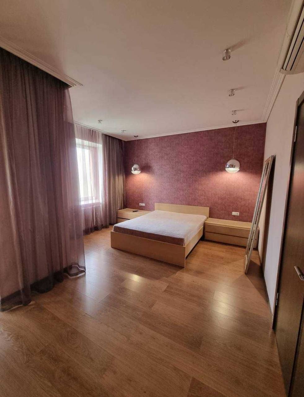 Продаж 4-кімнатної квартири 168 м², Кучеревського бул.