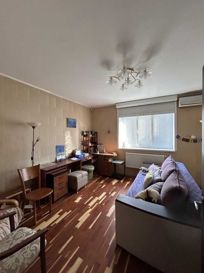 Продаж 2-кімнатної квартири 83.5 м², Ватутіна вул., 38