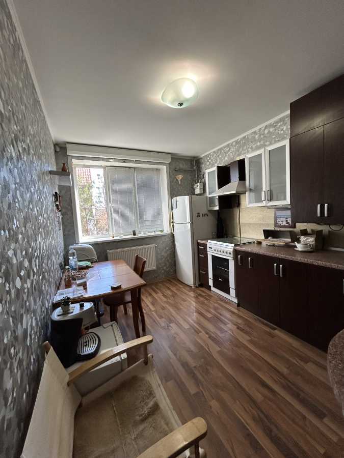 Продаж 2-кімнатної квартири 83.5 м², Ватутіна вул., 38