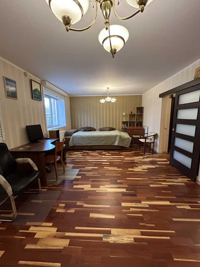 Продаж 2-кімнатної квартири 83.5 м², Ватутіна вул., 38