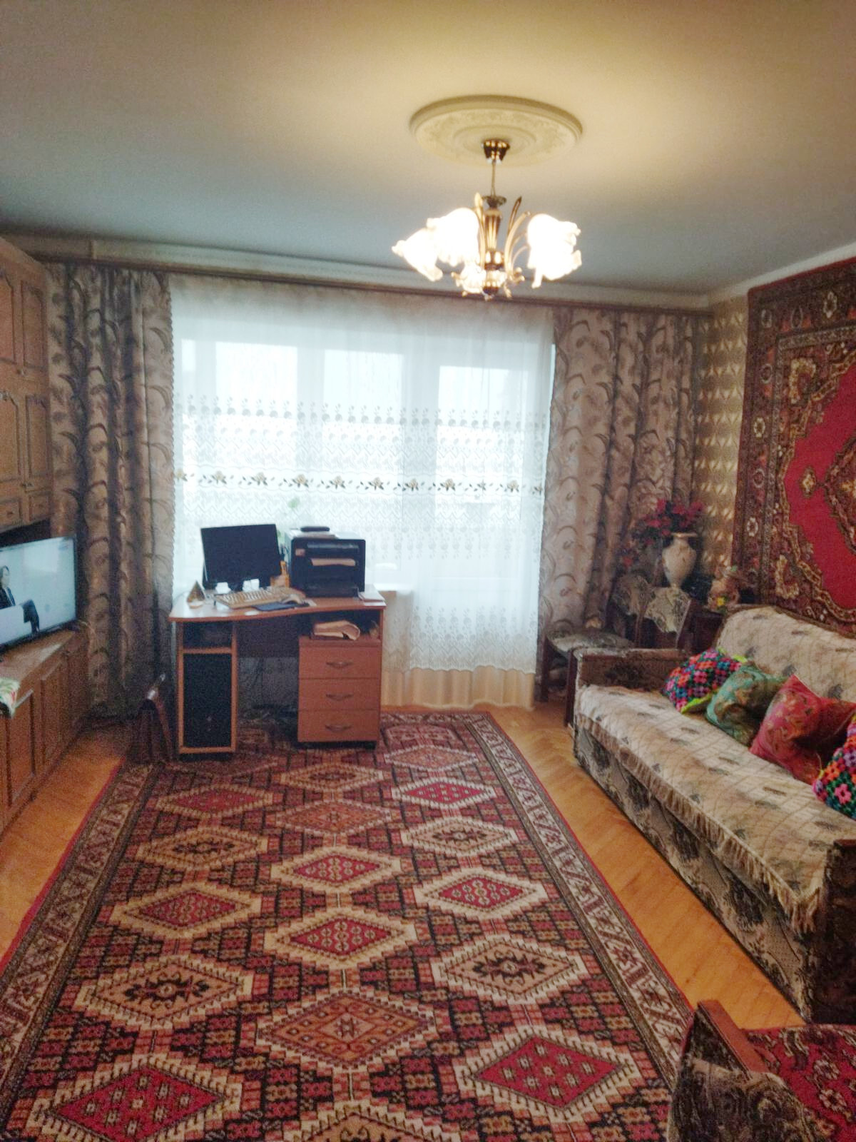 Продаж 3-кімнатної квартири 61 м², Менахем-Мендл Шнеєрсона вул.