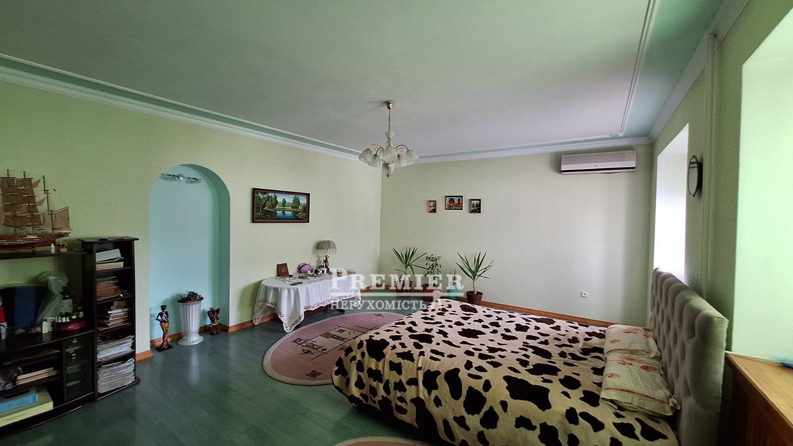 Продаж 2-кімнатної квартири 110 м², 1-го Травня вул.