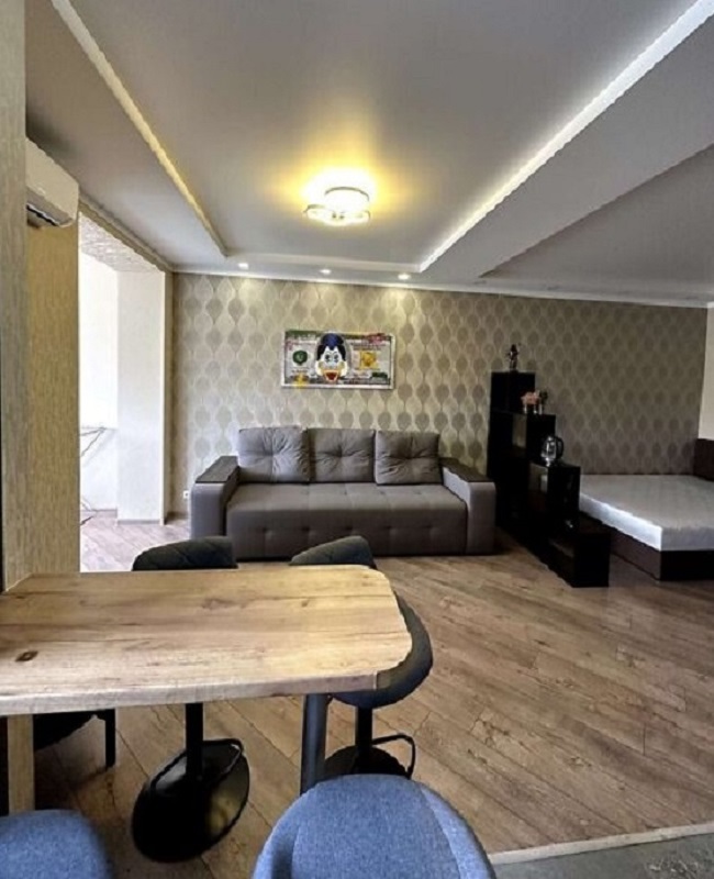 Продаж 1-кімнатної квартири 40.5 м², Мирна вул., 19