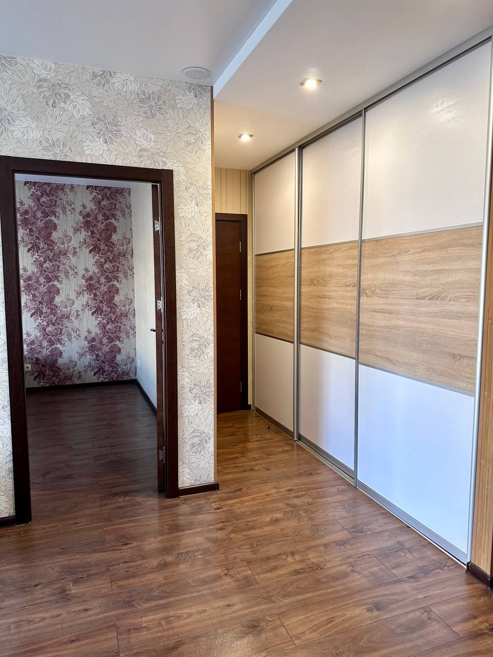 Продаж 2-кімнатної квартири 60 м², Набережна Перемоги вул.