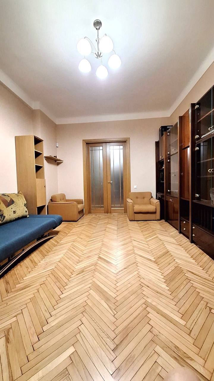 Продаж 3-кімнатної квартири 81.8 м², Тітова вул., 13