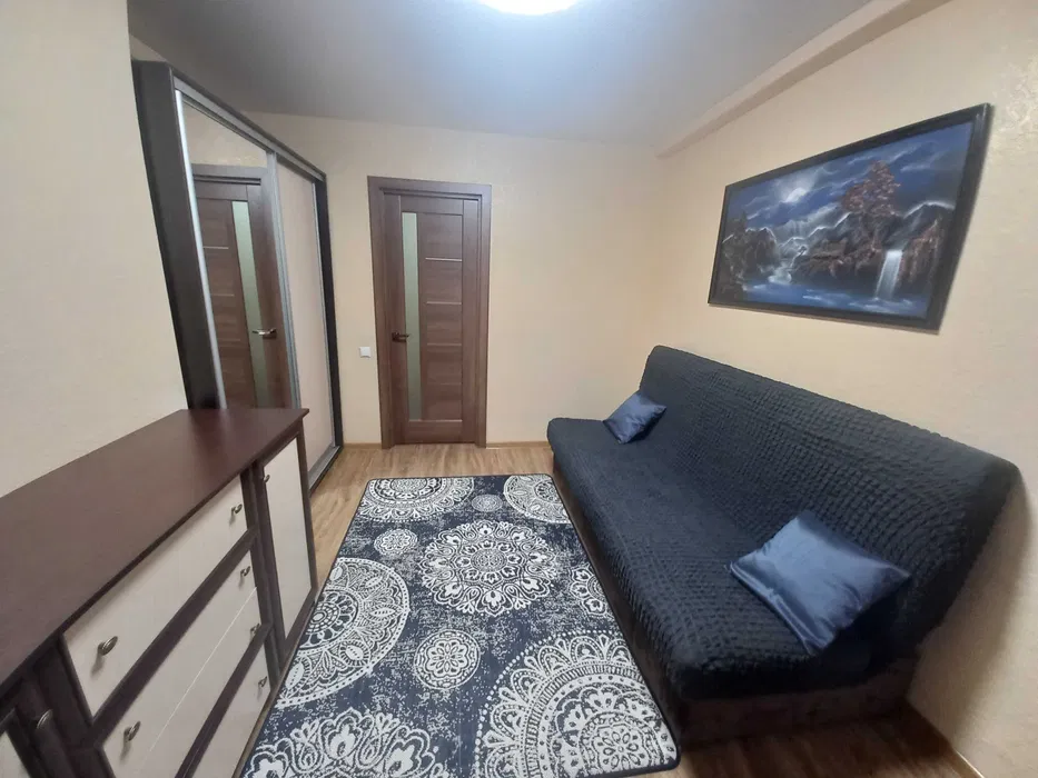 Продаж 2-кімнатної квартири 42 м², Профспілок пл.