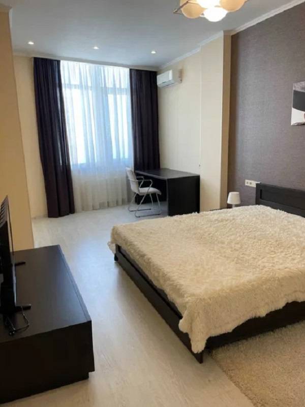 Продаж 2-кімнатної квартири 80 м², Французский бул.