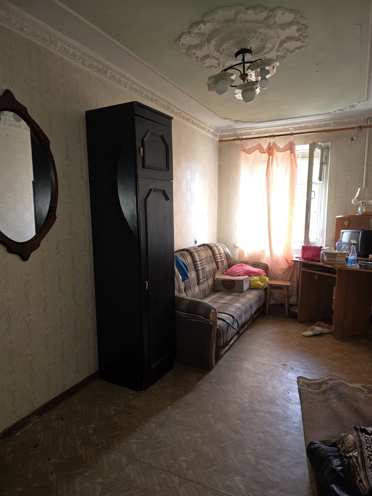 Продаж 4-кімнатної квартири 69.5 м², Молодогвардійська вул.