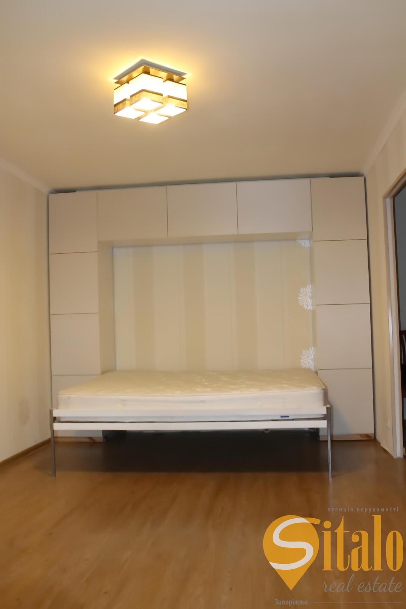 Продаж 1-кімнатної квартири 35 м², Нижнєдніпровська вул.