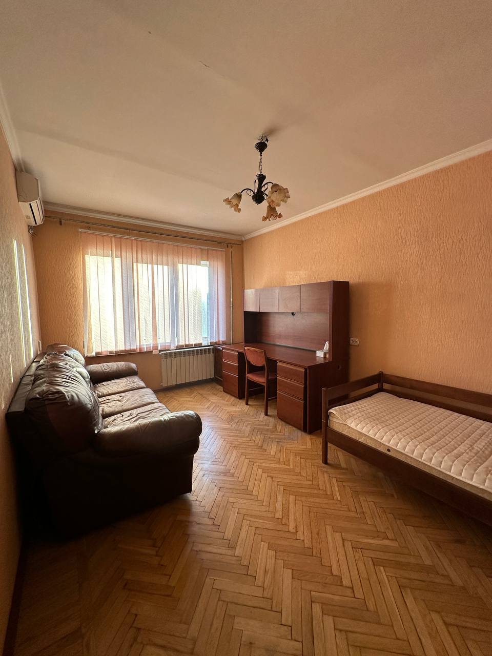 Продаж 3-кімнатної квартири 77 м², Писаржевського вул.