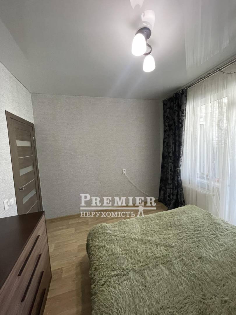 Продаж 2-кімнатної квартири 48 м², Массив Радужный вул.