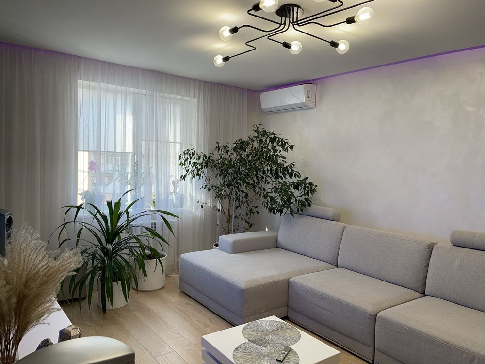 Продаж 3-кімнатної квартири 67 м², Слави бул.