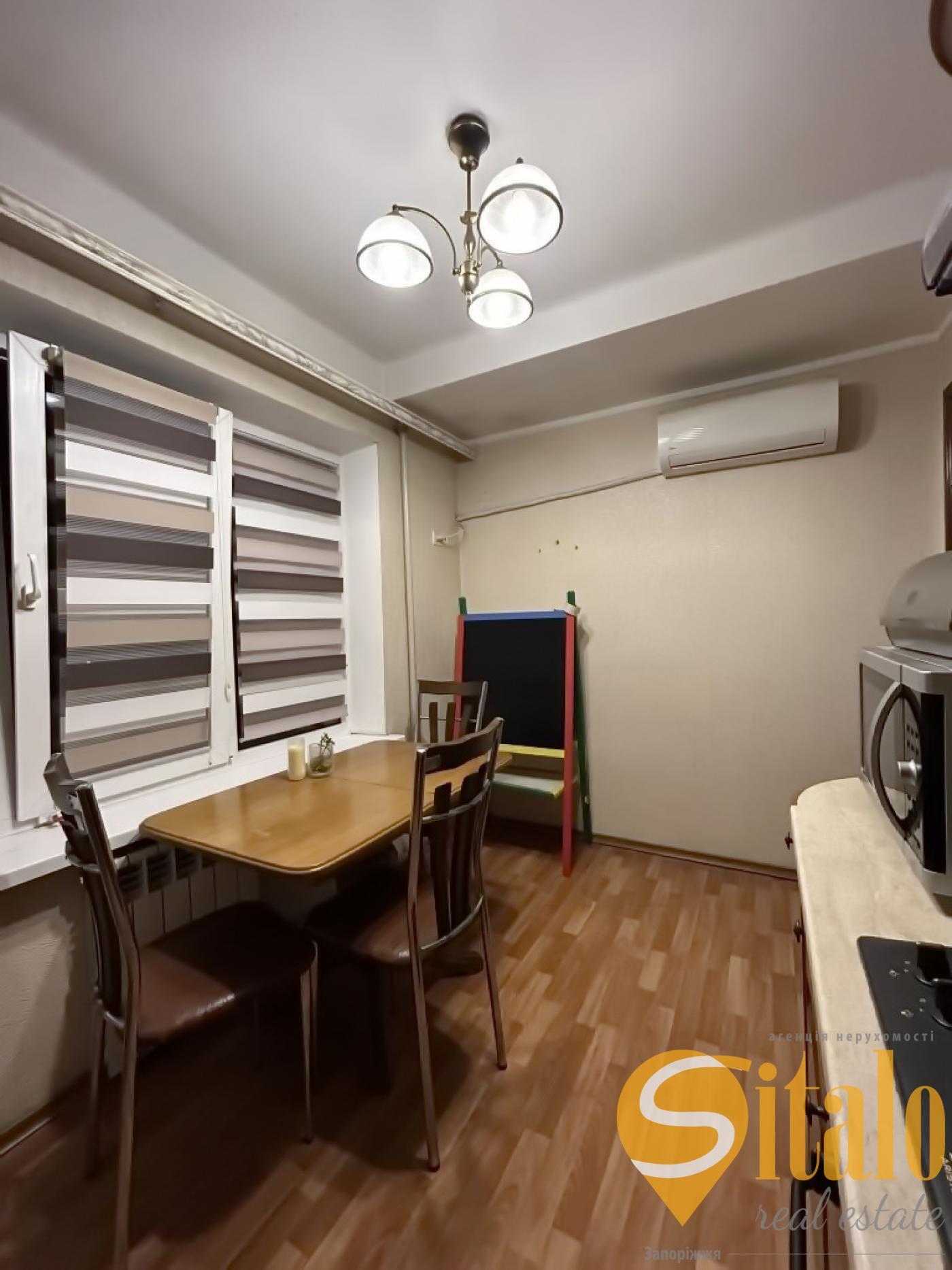 Продаж 2-кімнатної квартири 50.9 м², Шкільна вул.