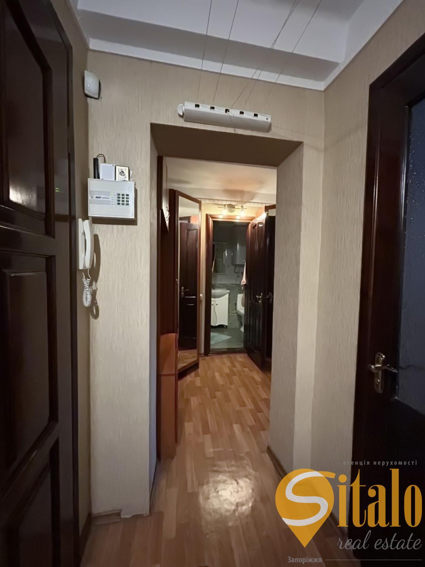 Продаж 2-кімнатної квартири 50.9 м², Шкільна вул.