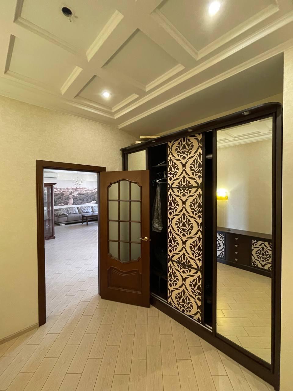 Аренда 4-комнатной квартиры 187 м², Жуковского ул., 8