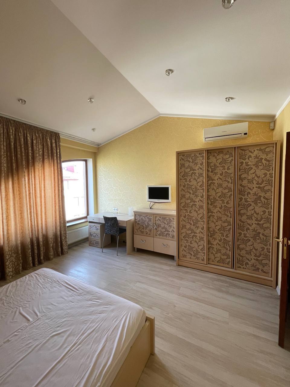 Аренда 4-комнатной квартиры 187 м², Жуковского ул., 8