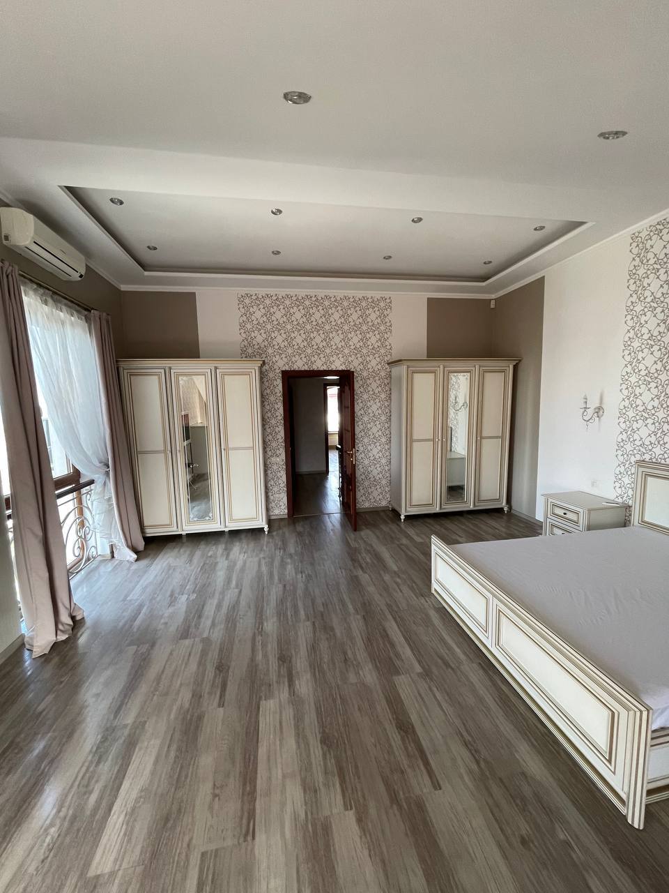 Аренда 4-комнатной квартиры 187 м², Жуковского ул., 8