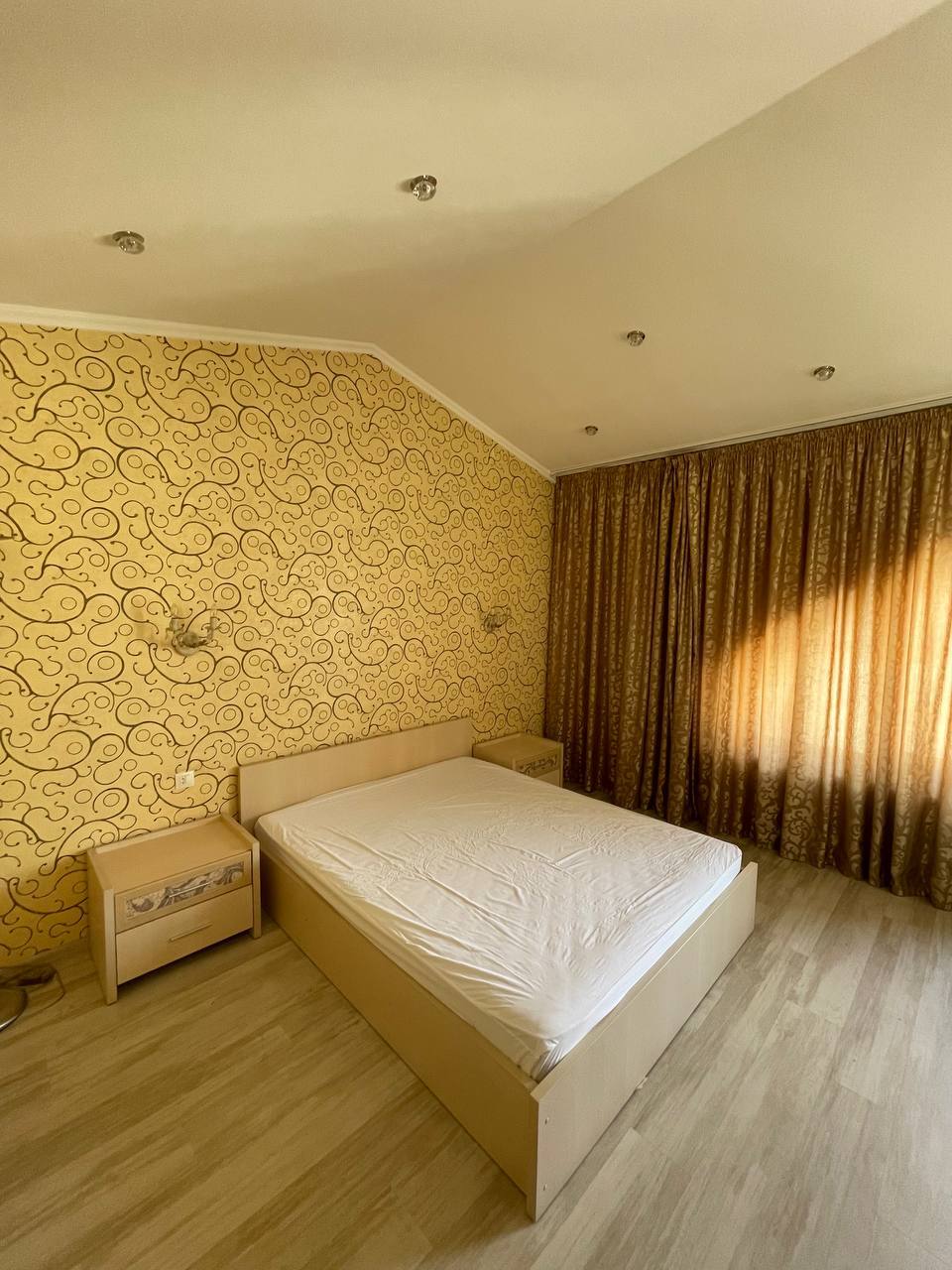 Аренда 4-комнатной квартиры 187 м², Жуковского ул., 8