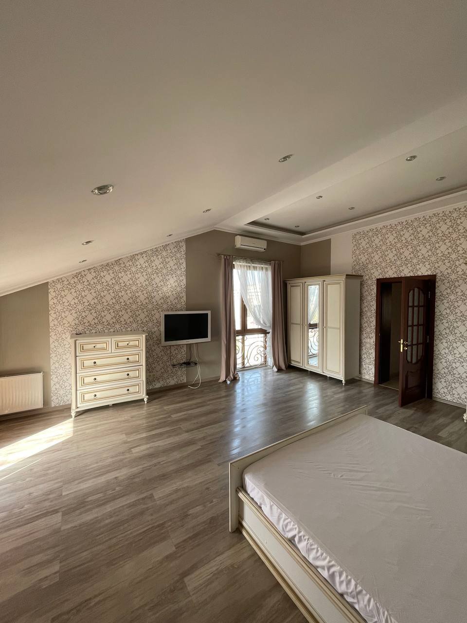 Аренда 4-комнатной квартиры 187 м², Жуковского ул., 8