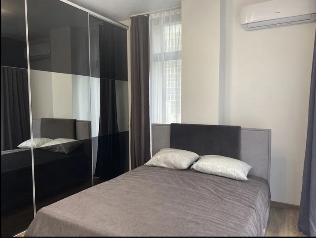 Продаж 2-кімнатної квартири 75 м², Кучеревського бул.