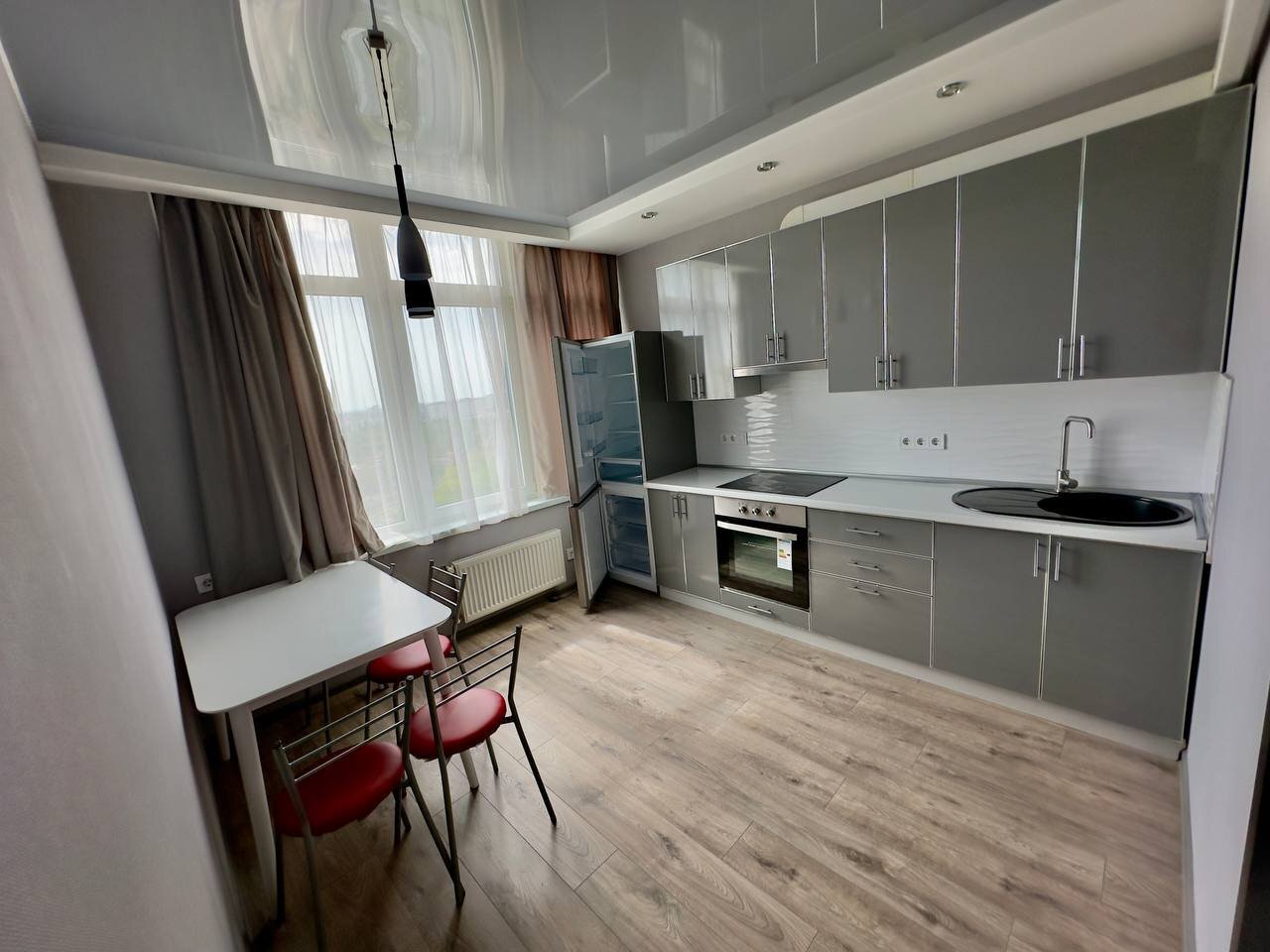 Продаж 1-кімнатної квартири 38 м², Басейна вул.