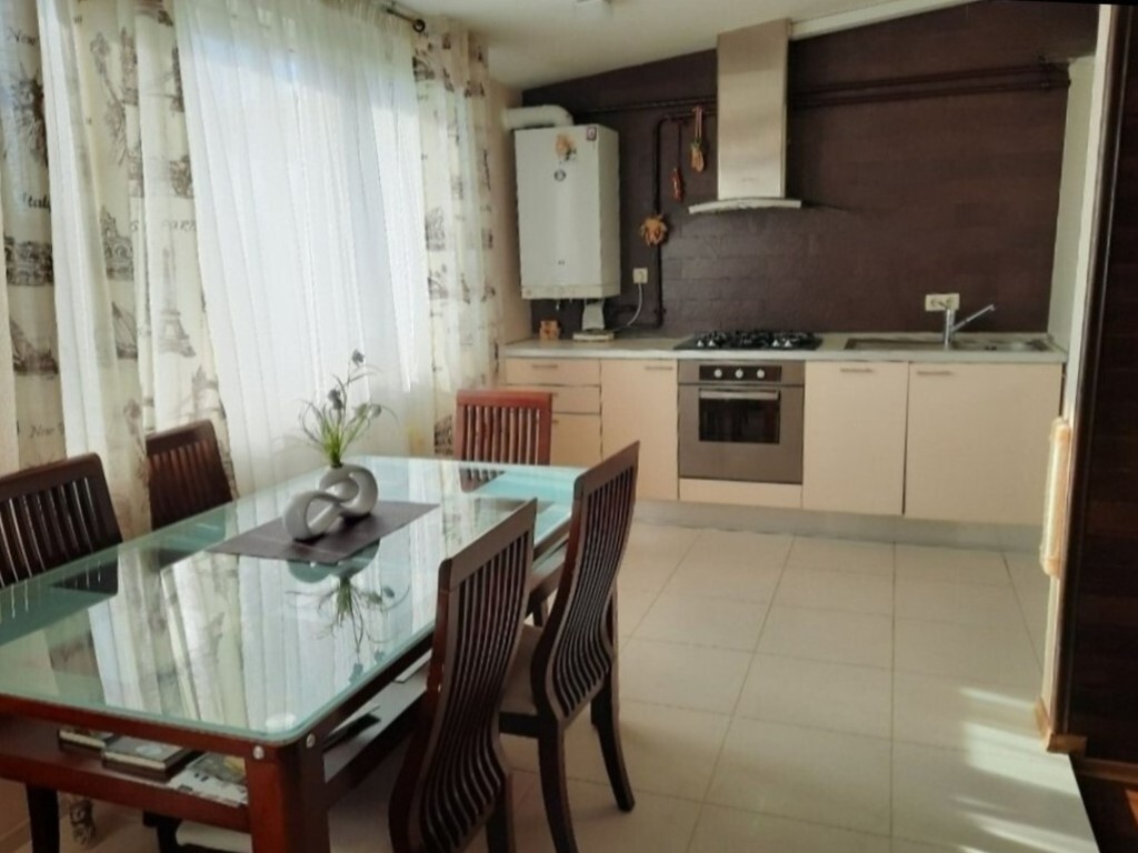 Продаж 3-кімнатної квартири 98 м², Парковая вул., 22Б