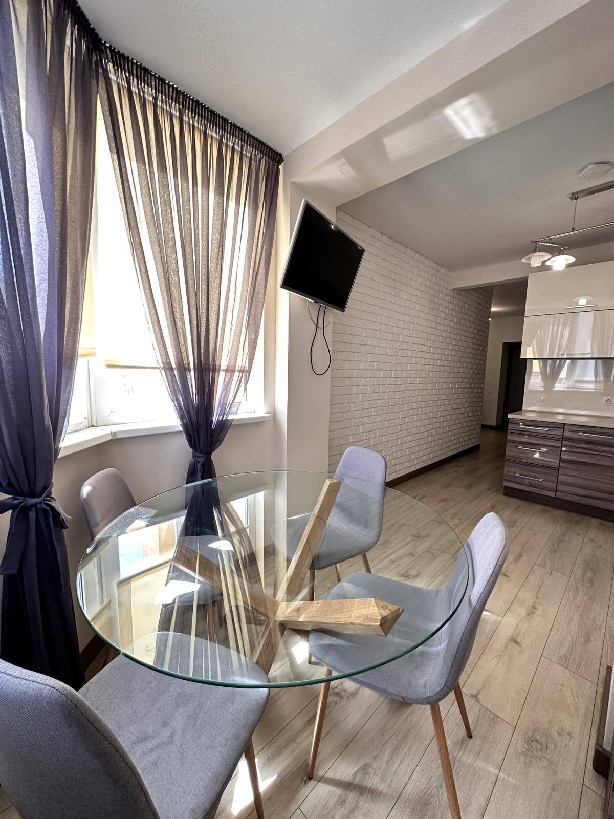 Продаж 2-кімнатної квартири 63 м², Миру вул.