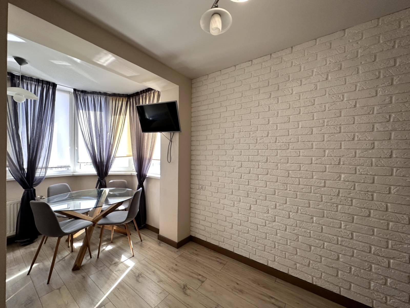 Продаж 2-кімнатної квартири 63 м², Миру вул.