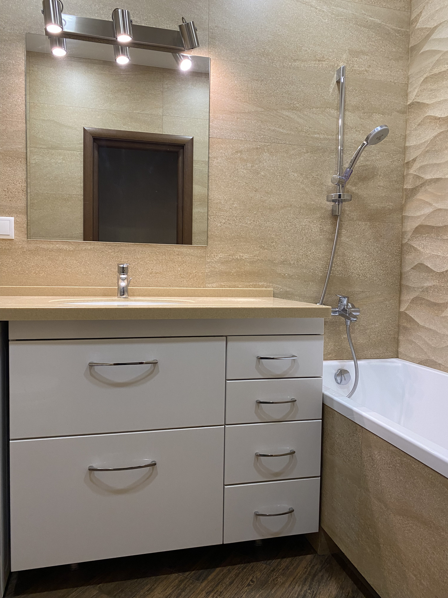 Продажа 3-комнатной квартиры 83 м², Регенераторная ул., 4, КОРПУС 6