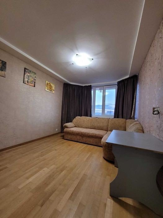 Продажа 2-комнатной квартиры 81 м²