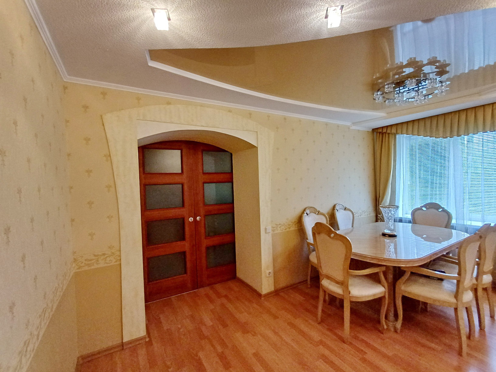 Продажа 3-комнатной квартиры 92 м², Ладожская ул., 42