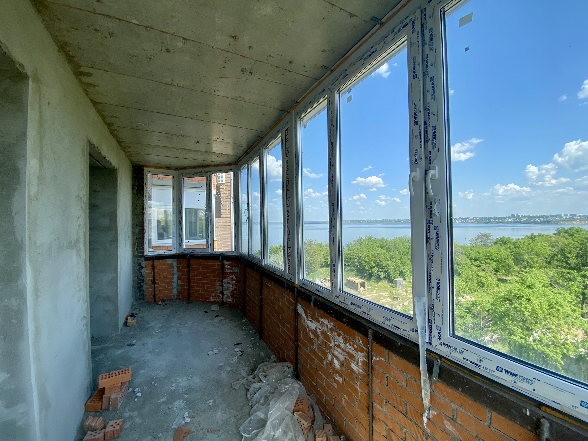 Продажа 1-комнатной квартиры 69.7 м², Мостостроителей ул., 18