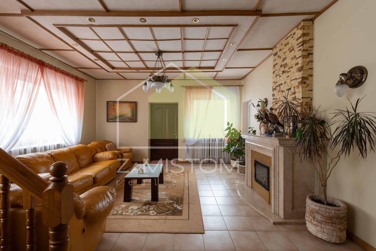 Продаж будинку 311 м²