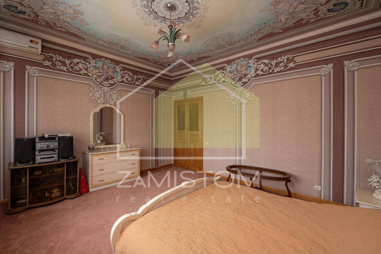 Продаж будинку 311 м²
