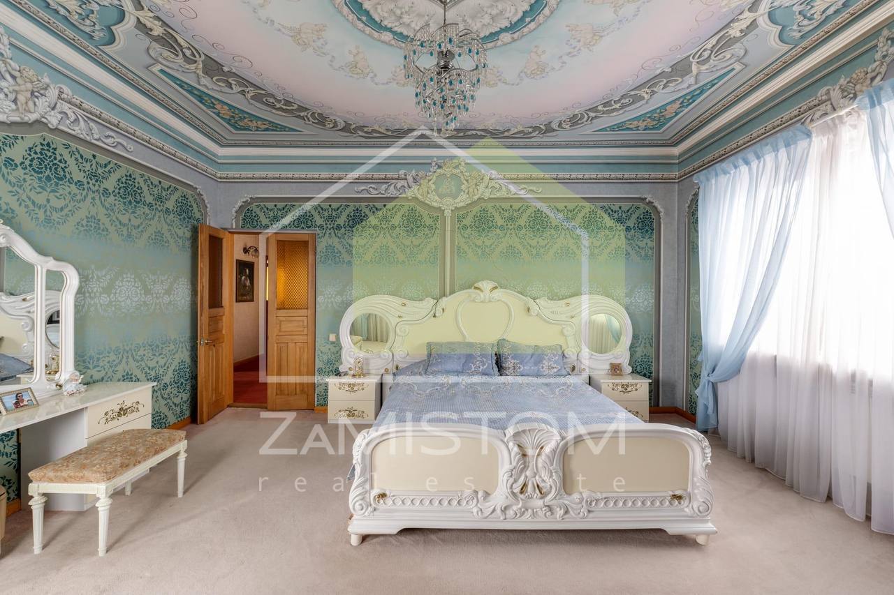 Продаж будинку 311 м²