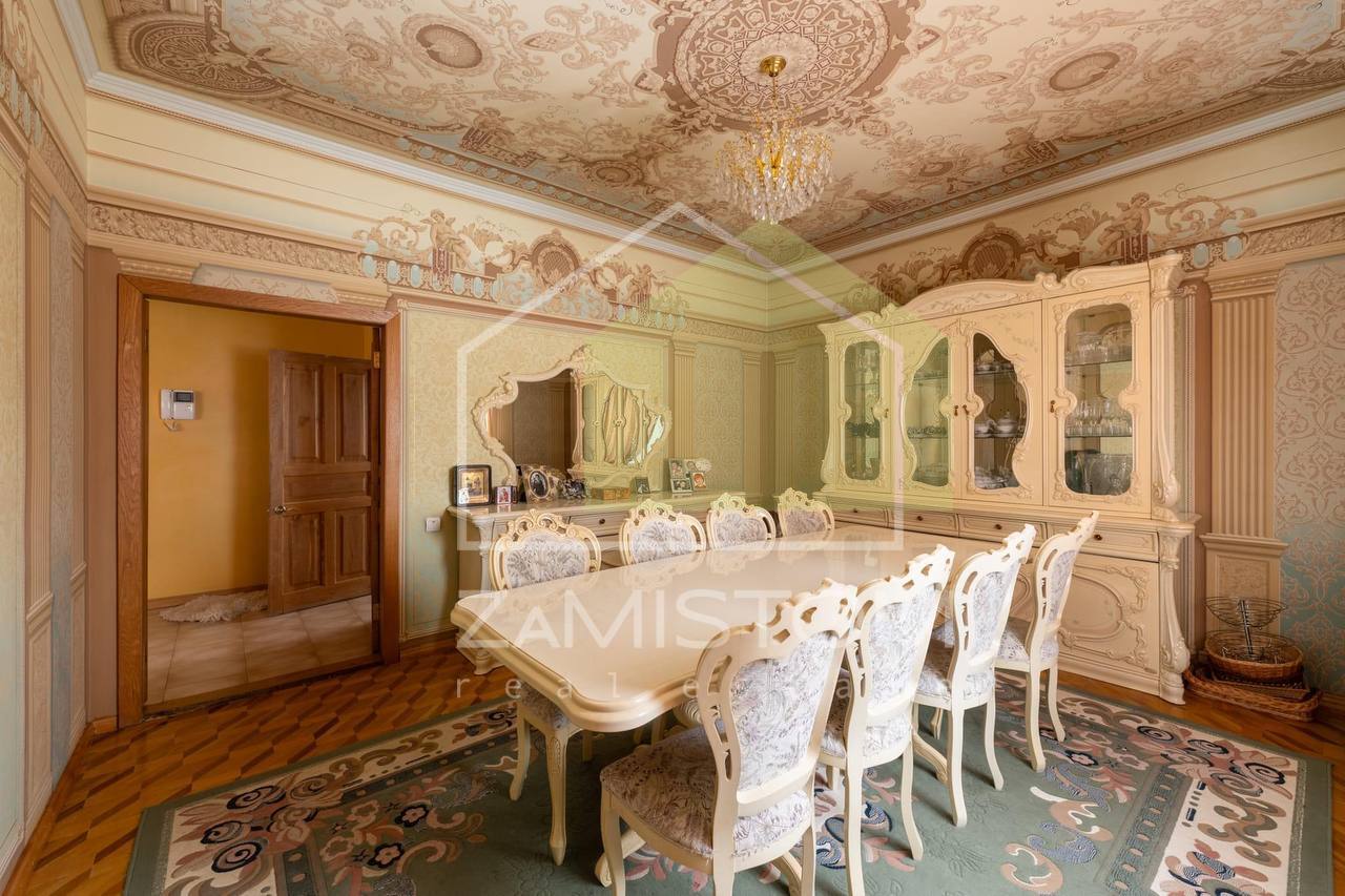 Продаж будинку 311 м²