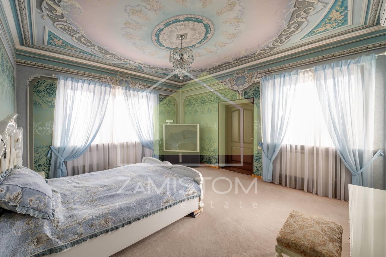 Продаж будинку 311 м²