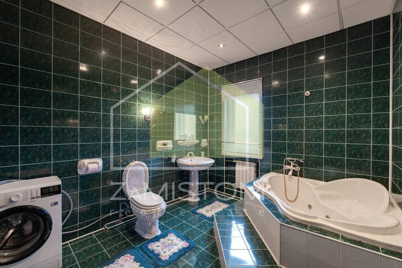Продаж будинку 311 м²