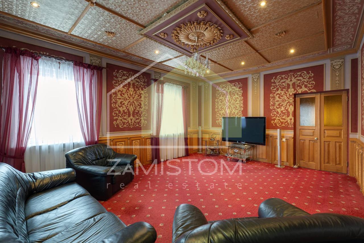 Продаж будинку 311 м²