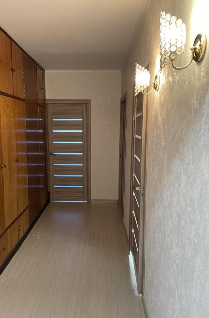 Продаж 3-кімнатної квартири 72 м², Крымская вул., 72