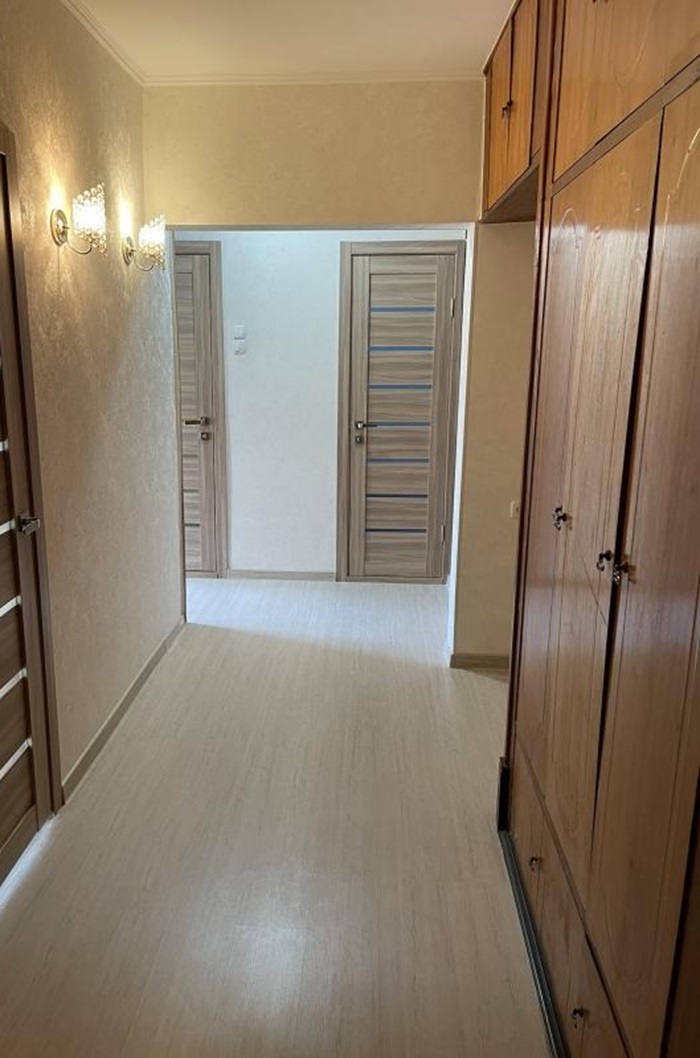 Продаж 3-кімнатної квартири 72 м², Крымская вул., 72