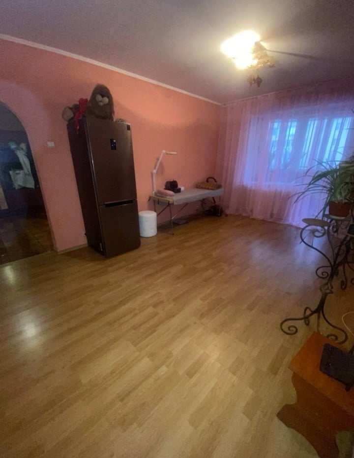 Продажа 3-комнатной квартиры 80 м², Владимира Момота ул.