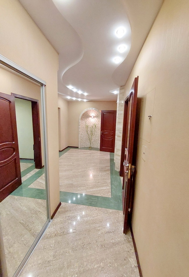 Продажа 4-комнатной квартиры 120.6 м², Тополевая ул.