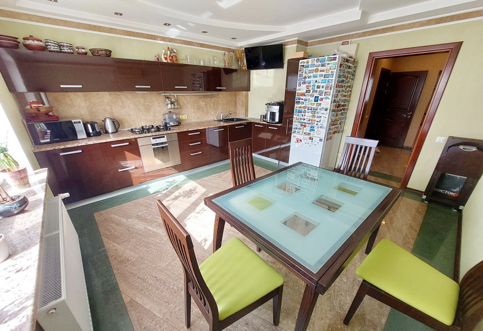 Продаж 4-кімнатної квартири 120.6 м², Тополевая вул.