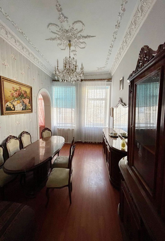 Продажа 2-комнатной квартиры 83 м², Приморский бул.